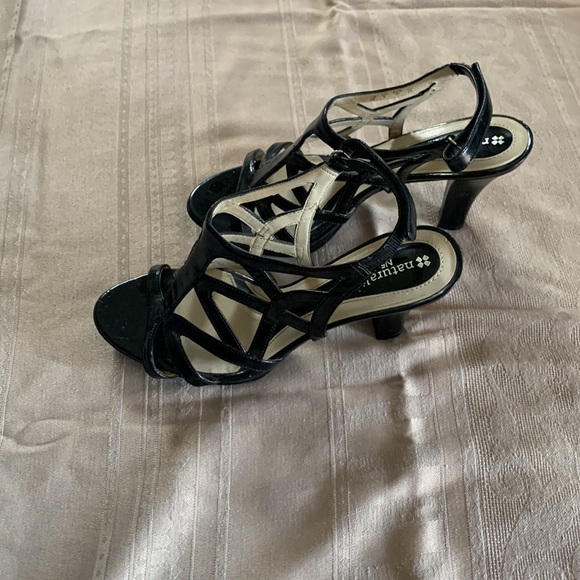 Black heels - Picture 4 of 6